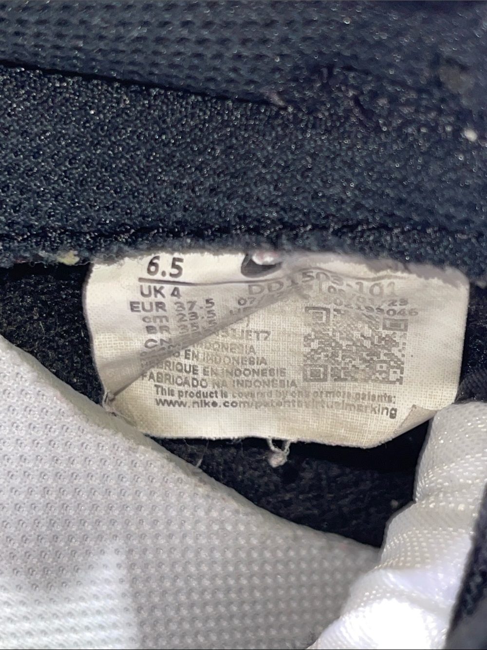 Nike Dunk Black and White Low-Top Sneakers - Picture 11 of 11